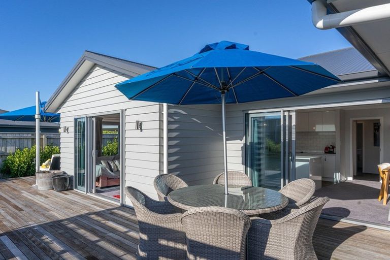 Photo of property in 39 Burgundy Drive, Martinborough, 5711