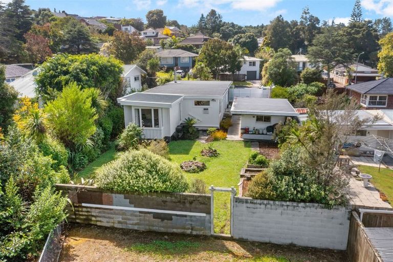 Photo of property in 32 Lynden Avenue, Hillcrest, Auckland, 0627