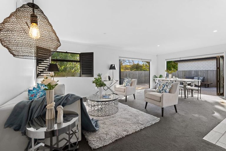 Photo of property in 27a Lillian Place, Orewa, 0931
