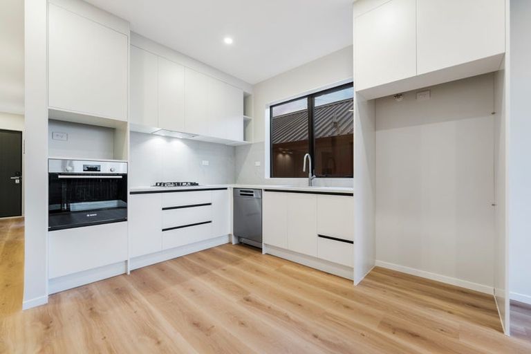 Photo of property in 16 Kotiu Place, Massey, Auckland, 0614