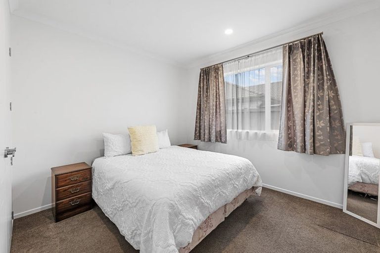 Photo of property in 587 Great South Road, Rosehill, Papakura, 2113