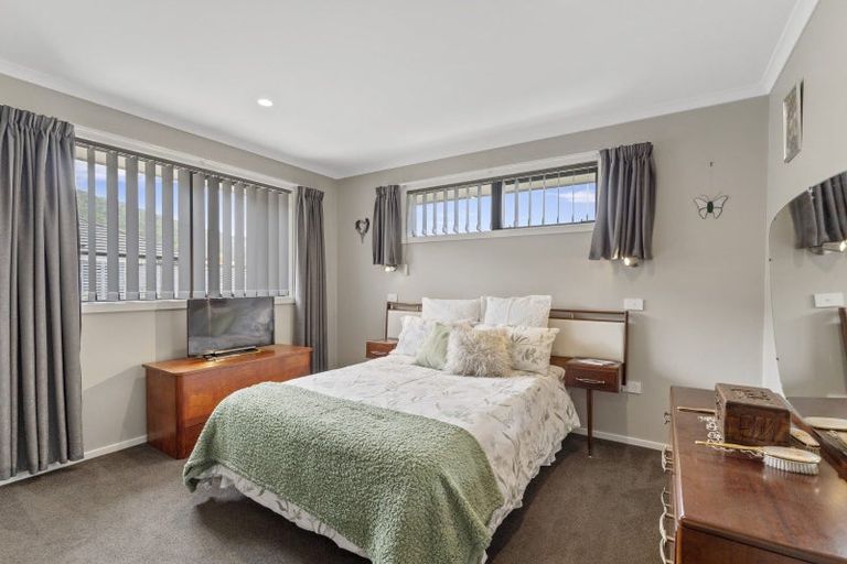 Photo of property in 35 Waipunahau Road, Waikanae, 5036