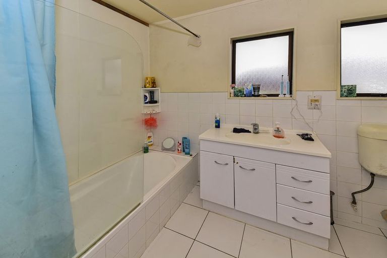 Photo of property in 4 Kirklow Place, Goodwood Heights, Auckland, 2105