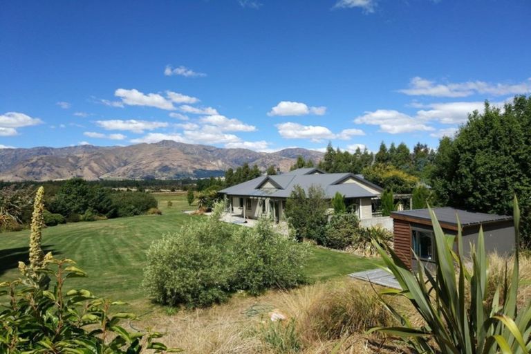 Photo of property in 1044 Lake Hawea-albert, Albert Town, Wanaka, 9382