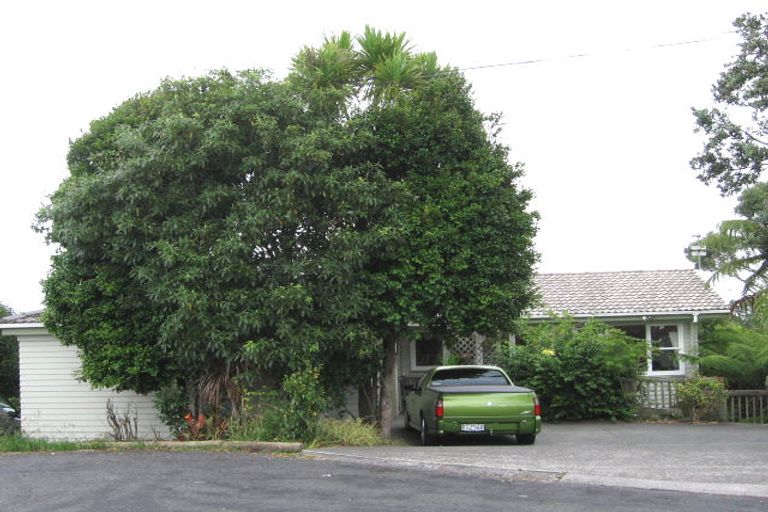 Photo of property in 370 Glenfield Road, Glenfield, Auckland, 0629