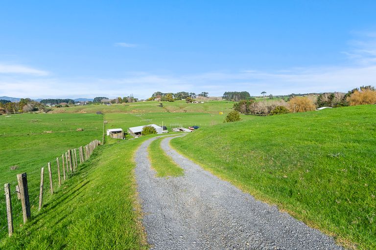Photo of property in 141 Karioitahi Road, Waiuku, 2683