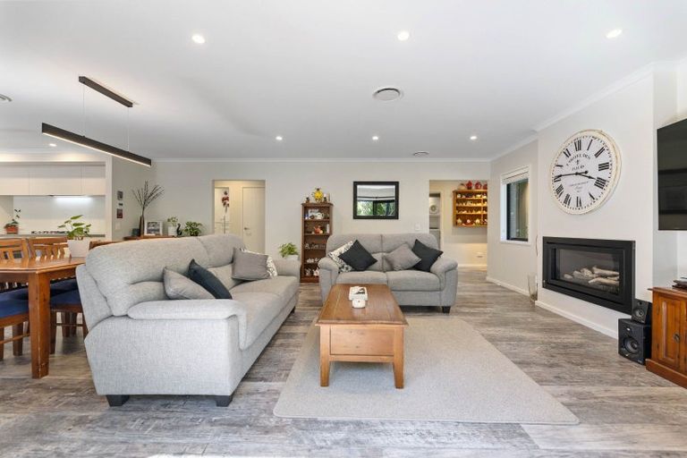 Photo of property in 68 Parawera Drive, Acacia Bay, Taupo, 3330