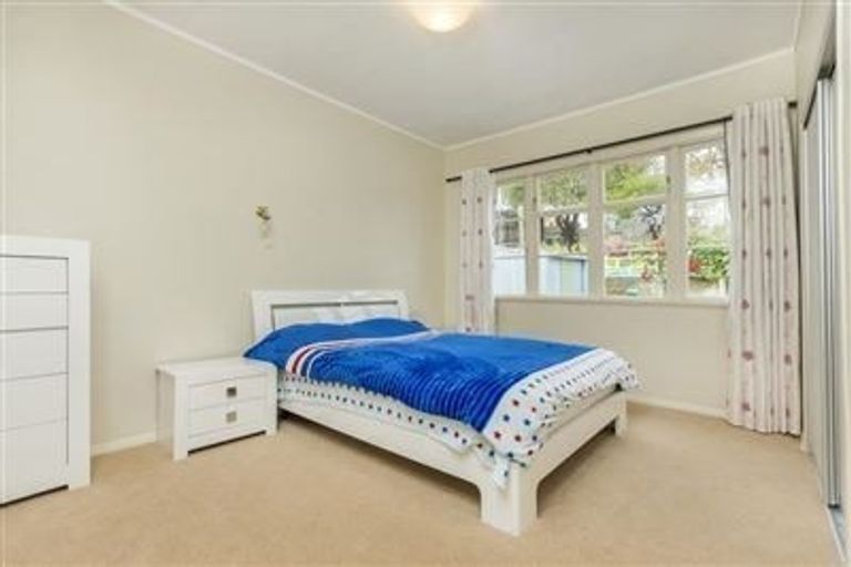 Photo of property in 1/27 Rosedale Road, Pinehill, Auckland, 0632
