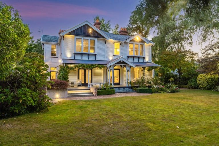 Photo of property in Chilcombe Homestead, 4 Medbury Terrace, Fendalton, Christchurch, 8041