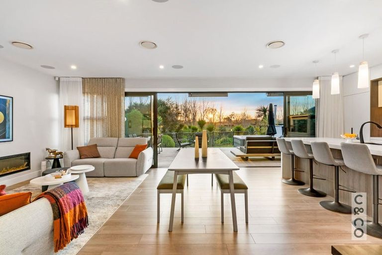 Photo of property in 21 Vogwill Road, Kumeu, 0810