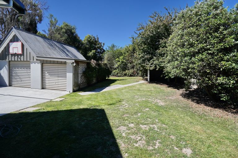 Photo of property in 80 Avonhead Road, Avonhead, Christchurch, 8042