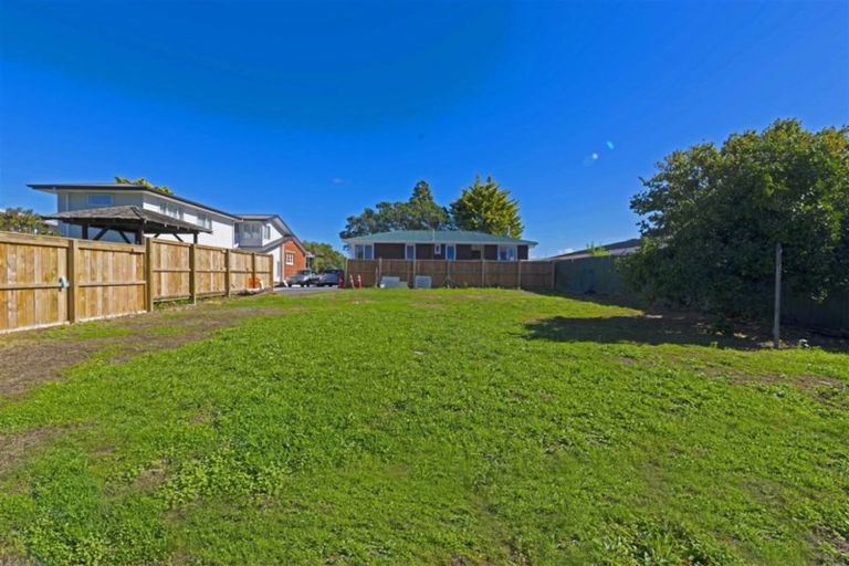 Photo of property in 209a Edmonton Road, Te Atatu South, Auckland, 0610