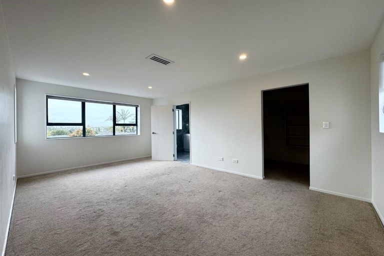 Photo of property in 13a Blue Way, Glendene, Auckland, 0602