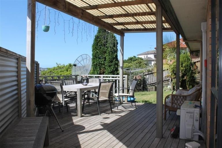 Photo of property in 39 Black Teal Close, Unsworth Heights, Auckland, 0632