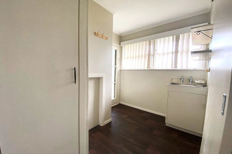 Photo of property in 96 Beaumonts Way, Manurewa, Auckland, 2102