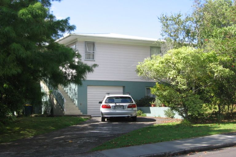 Photo of property in 10 Pokapu Street, Titirangi, Auckland, 0600