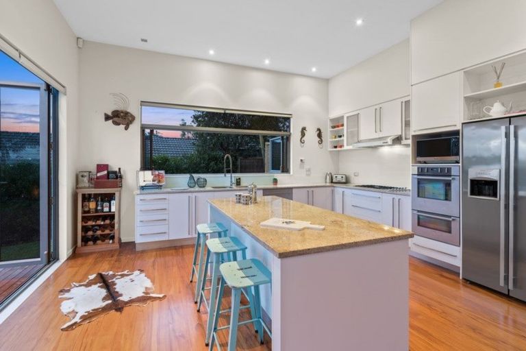 Photo of property in 108 Kittiwake Drive, Schnapper Rock, Auckland, 0632