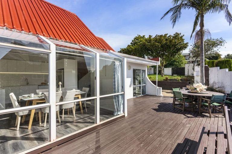 Photo of property in 22 Cairnbrae Court, Northcross, Auckland, 0632