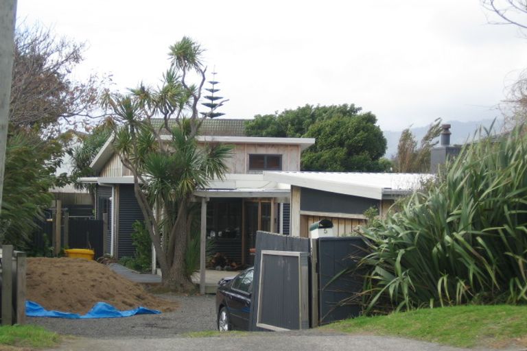 Photo of property in 5 Ngapotiki Street, Paraparaumu Beach, Paraparaumu, 5032