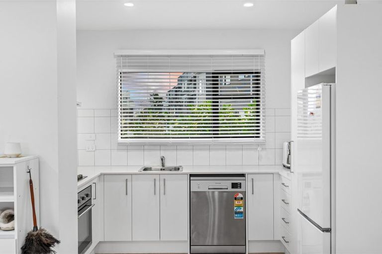 Photo of property in 37 Eileen Newey Place, Henderson, Auckland, 0612