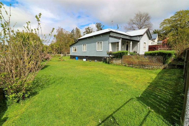 Photo of property in 7 Ruahine Street, Dannevirke, 4930