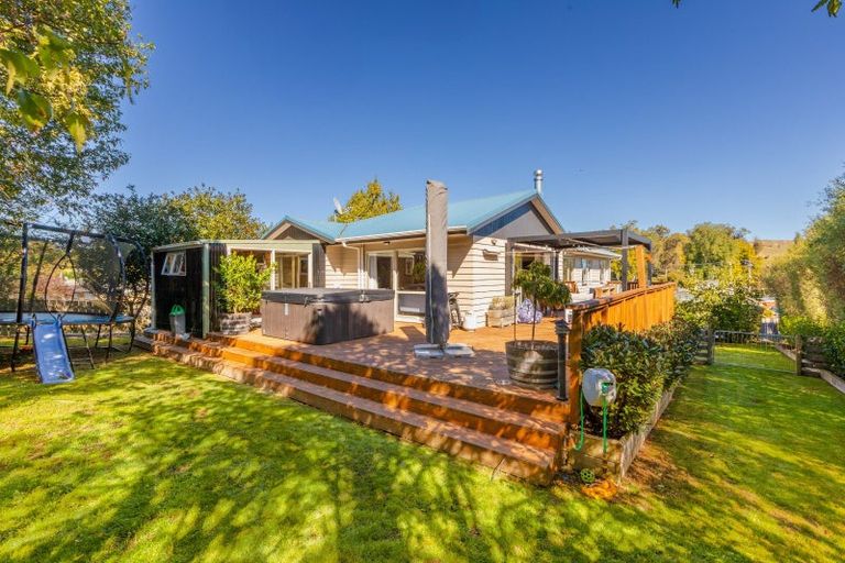 Photo of property in 21 Watts Street, Waipawa, 4210