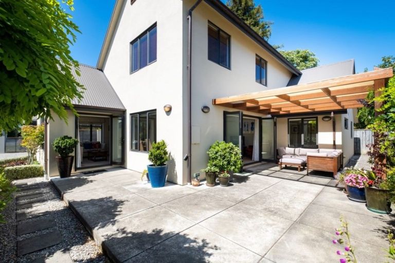 Photo of property in 2/11 Te Aute Road, Havelock North, 4130