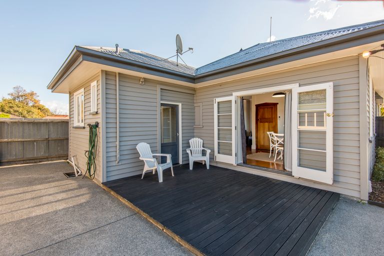 Photo of property in 16 Lincoln Road, Hillmorton, Christchurch, 8024