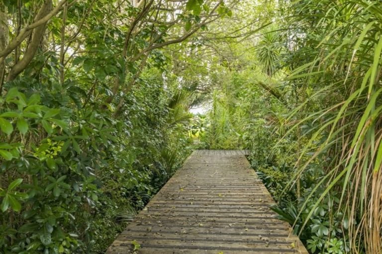 Photo of property in 6 Rewa Rewa Lane, Orewa, 0931