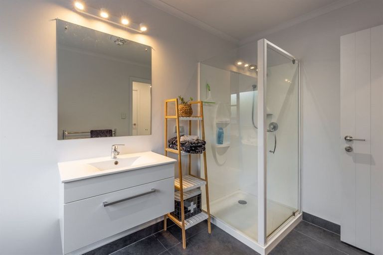 Photo of property in 6 D'urville Place, Kelvin Grove, Palmerston North, 4414