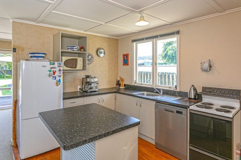 Photo of property in 102 Riverview Road, Whangamata, 3620