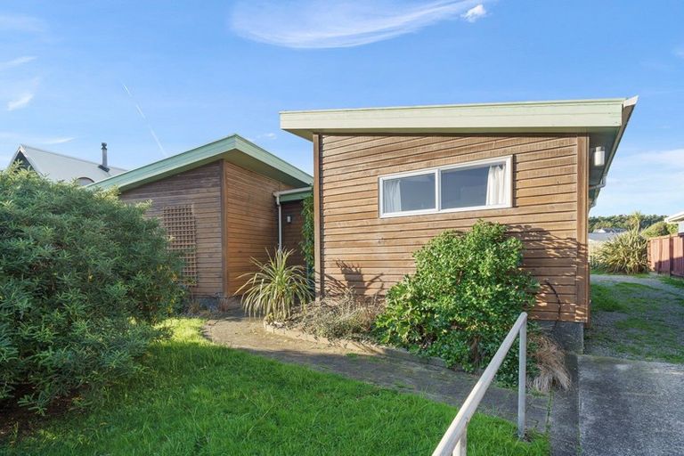 Photo of property in 20 Simcox Street, Otaki Beach, Otaki, 5512