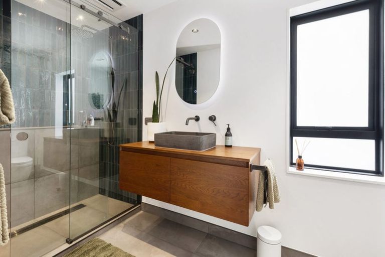 Photo of property in 4 Boeing Way, Newlands, Wellington, 6037