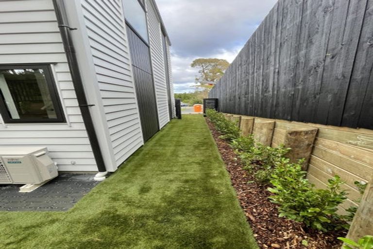 Photo of property in 1/58 Kemp Road, Massey, Auckland, 0614