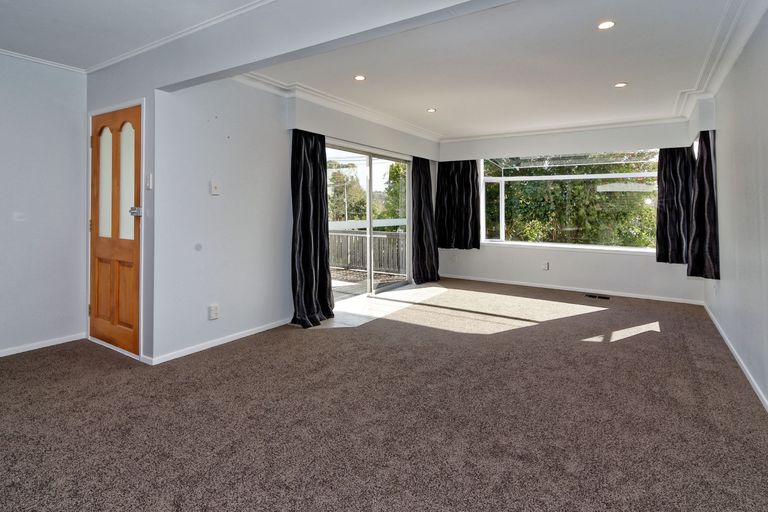 Photo of property in 66 Cliff View Drive, Green Bay, Auckland, 0604