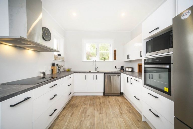 Photo of property in 118 Savage Crescent, West End, Palmerston North, 4412