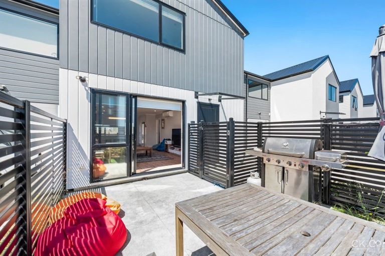 Photo of property in 9 Desert Gold Lane, Wallaceville, Upper Hutt, 5018