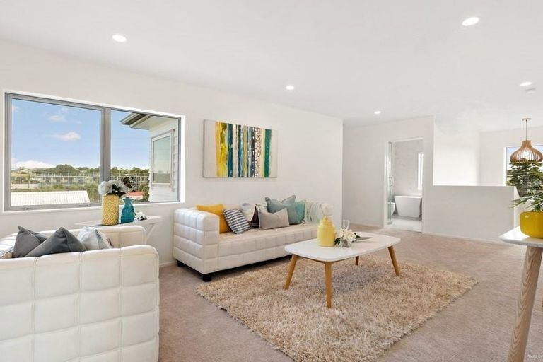 Photo of property in 8b Karamu Street, Te Atatu Peninsula, Auckland, 0610