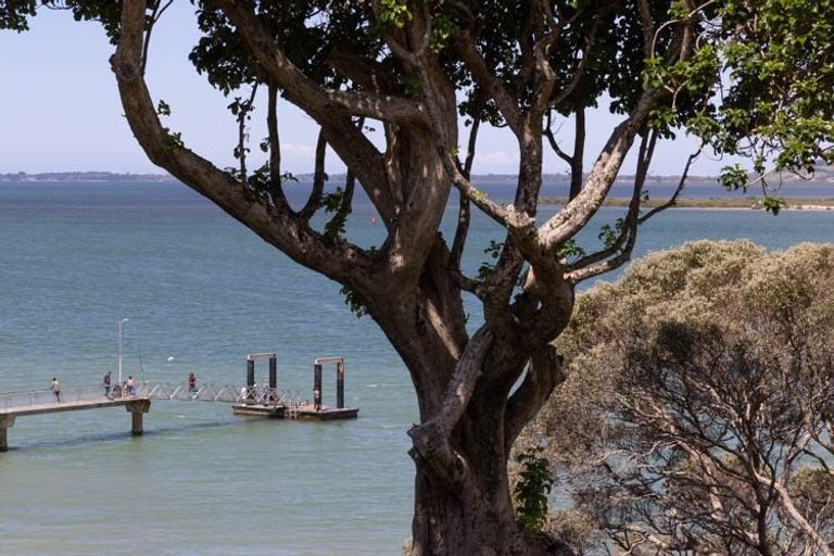 Photo of property in 11 Cliff Street, Onerahi, Whangarei, 0110