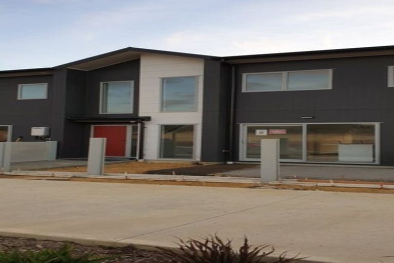 Photo of property in 32 Bluff Road, Kenepuru, Porirua, 5022