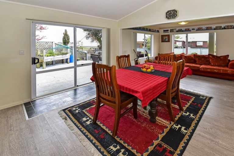 Photo of property in 30 Hadley Wood Drive, Wattle Downs, Auckland, 2103