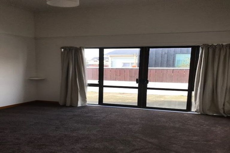 Photo of property in 17 Rua Street, Lyall Bay, Wellington, 6022