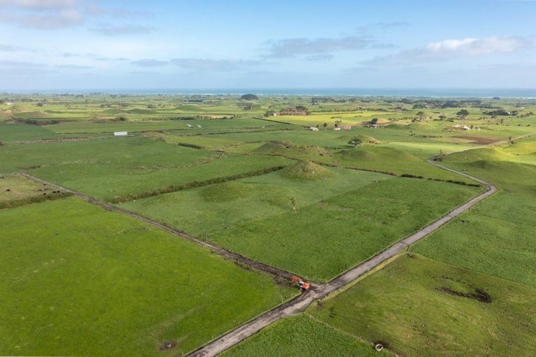 Photo of property in 22 Pungarehu Road, Pungarehu, 4685