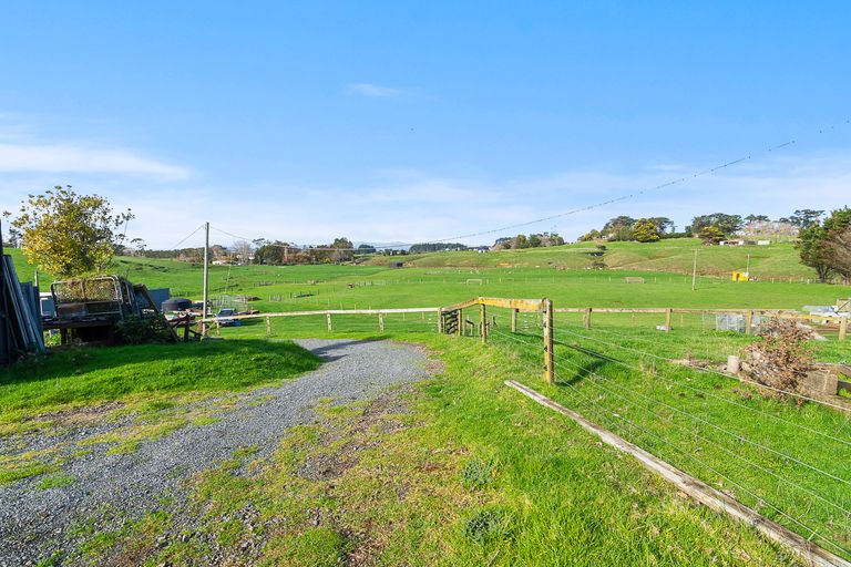 Photo of property in 141 Karioitahi Road, Waiuku, 2683