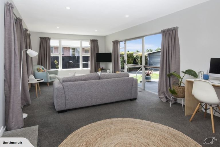 Photo of property in 20 Blossomdale Place, Bishopdale, Christchurch, 8053