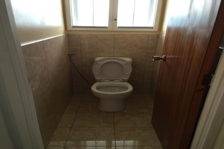 Photo of property in 1/4220 Great North Road, Glendene, Auckland, 0602