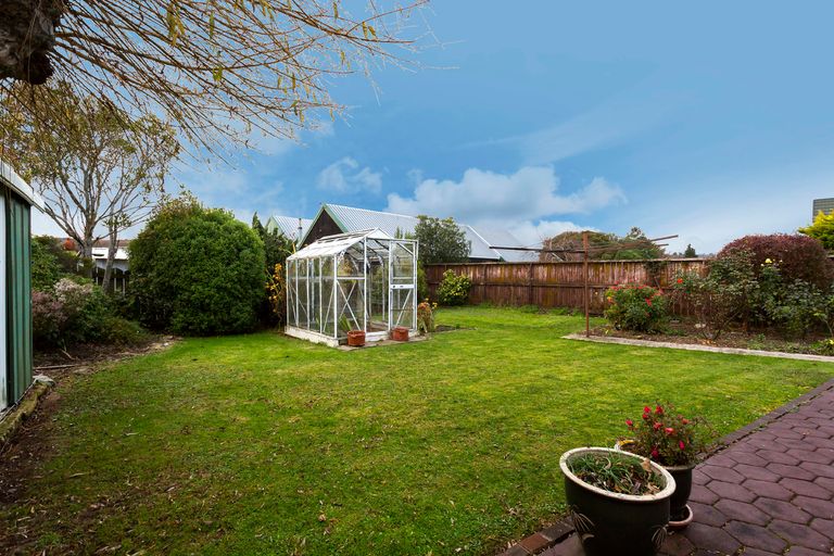 Photo of property in 1 Estuary Crescent, Fairfield, Dunedin, 9018