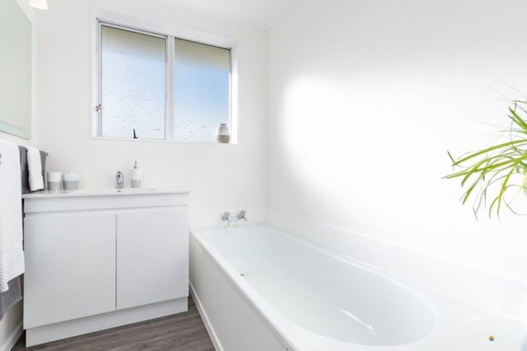 Photo of property in 35a Roband Crescent, Brown Owl, Upper Hutt, 5018