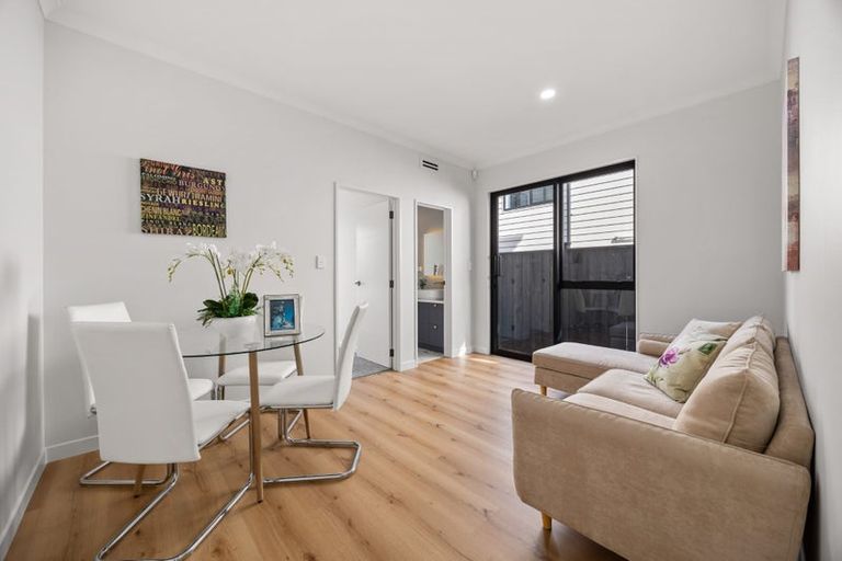 Photo of property in 35 Park Green Avenue, Rosehill, Papakura, 2113