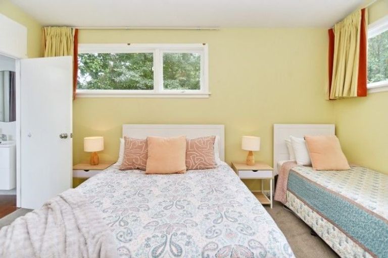 Photo of property in 6 Medbury Terrace, Fendalton, Christchurch, 8041